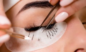 How to start an eyelash extension business