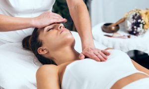 How to learn reiki and become a master therapist